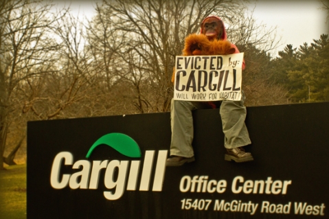 Here’s another photo of the orangutan mother protesting outside of Cargill HQ earlier in the day